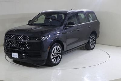 Lincoln Navigator PRESIDENTIAL N1925 / FREE INSURANCE + REGISTRATION / AL TAYER MOTORS AL QOUZ SHOWROOM