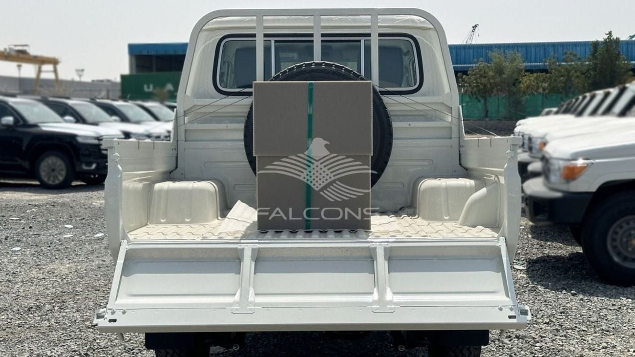 Toyota Land Cruiser Pick Up TOYOTA LAND CRUISER 79 4.0L 4X4 P DC MT