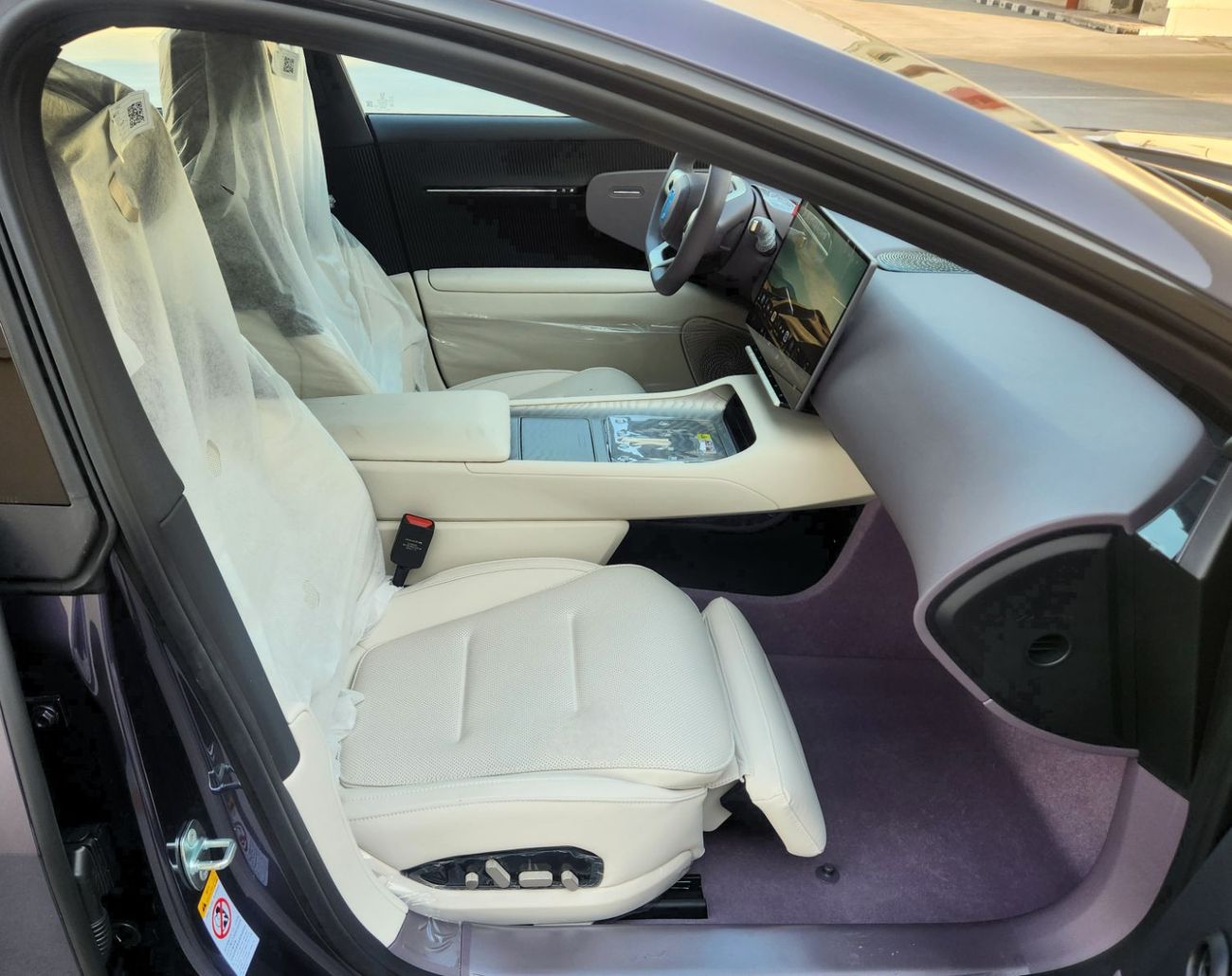 أفاتر 12 Plug in Hybrid- 1300 km total range. 5 seats rear wheel drive