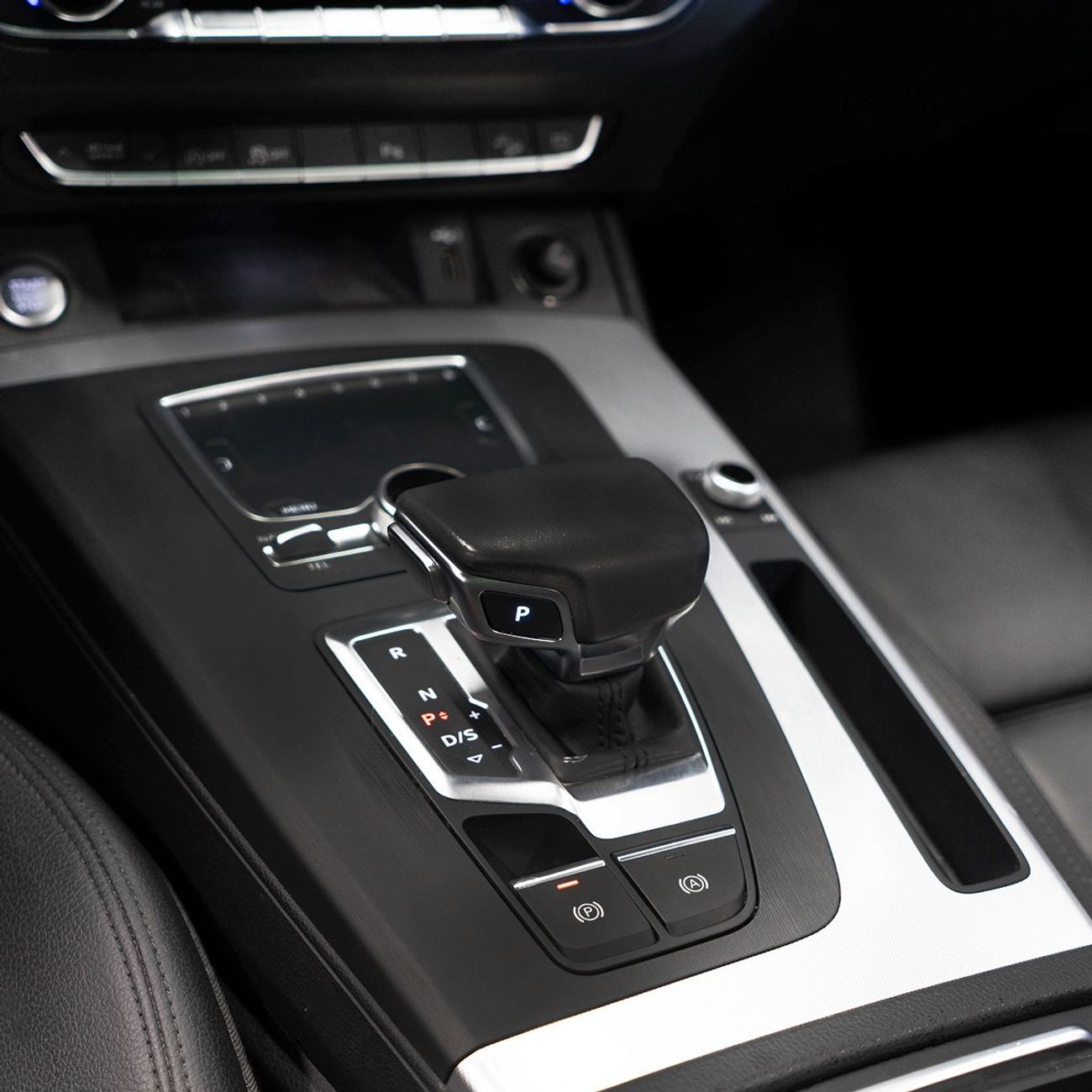 أودي Q5 AED 2,011 pm • 0% Downpayment • Audi Q5 45TFSI S-Line • 1 Year Warranty