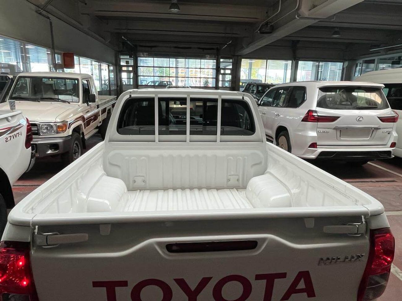 Toyota Hilux Double Cabin, 2.4L, 4x2, Diesel