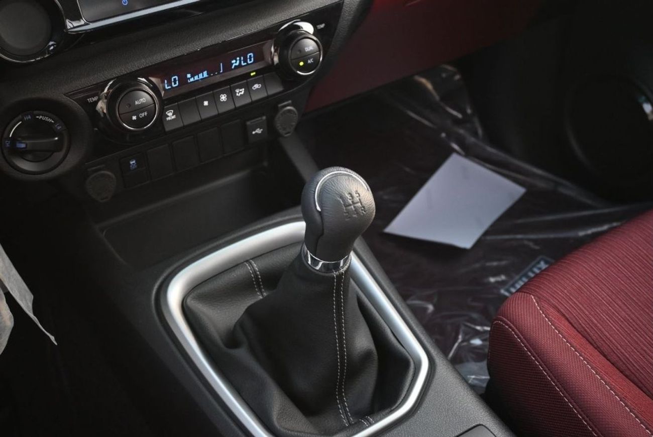 تويوتا هيلوكس Toyota Hilux SR5 GLSX 2.7L Petrol, Manual Transmission, 4WD, Model 2024, Color White