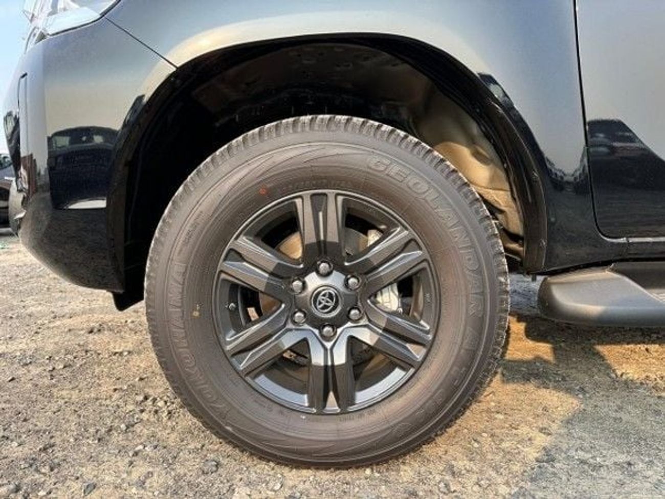 تويوتا هيلوكس 2026 Toyota Hilux SR5 Double Cab Pickup 4.0L V6 Petrol A/T 4x4 Export Only