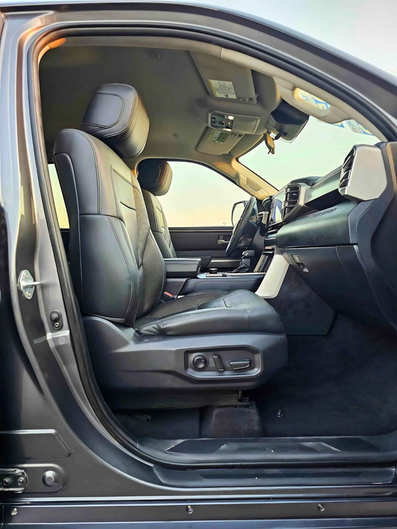 تويوتا تاندرا CREWMAX TRD SR5/ 4WD/ LOW MILEAGE/ ORG AIRBAG/ 2156 MONTHLY/ LOT#9666