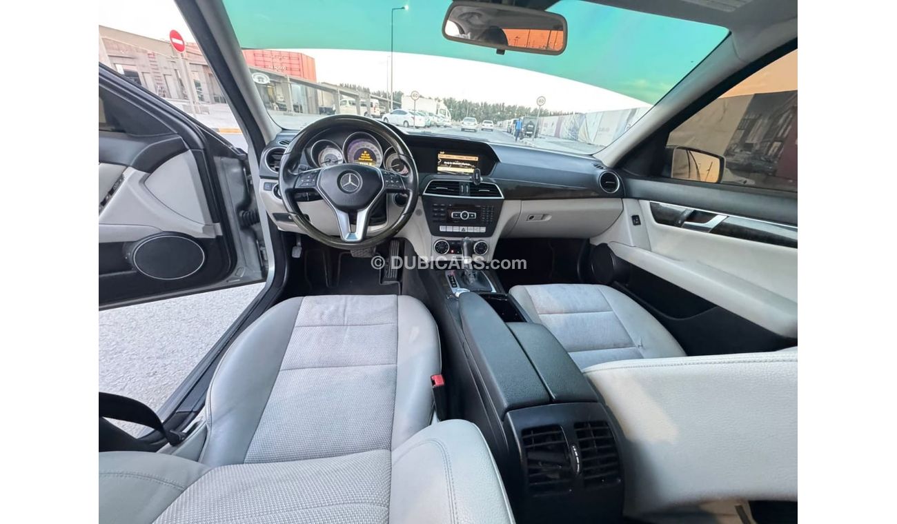 مرسيدس بنز C 200 In excellent condition and requires no expenses