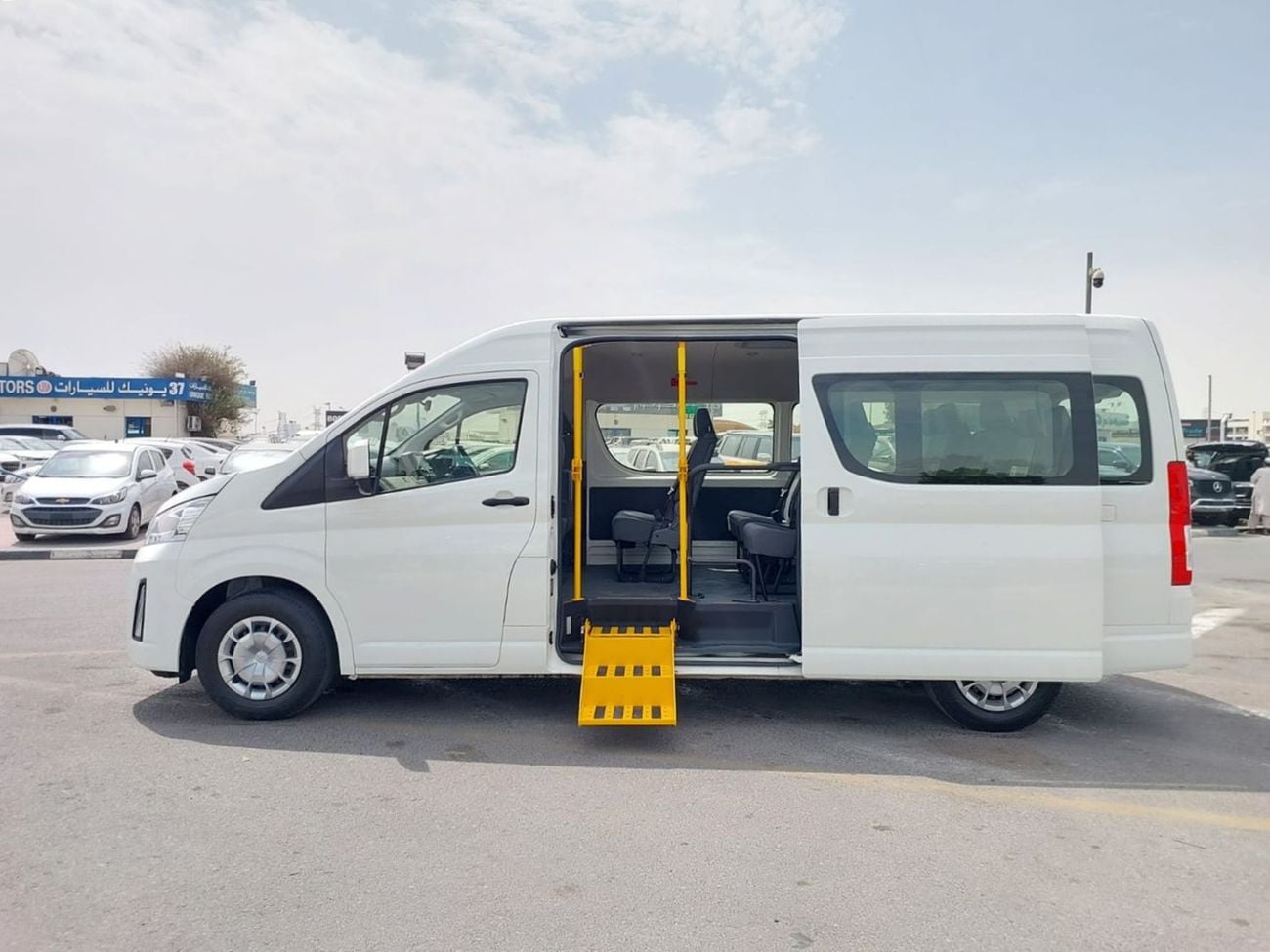 Toyota Hiace TOYOTA HIACE COMMUTER VAN RHD 2020 MODEL 2.8 L DIESEL AUTOMATIC(PM16665)