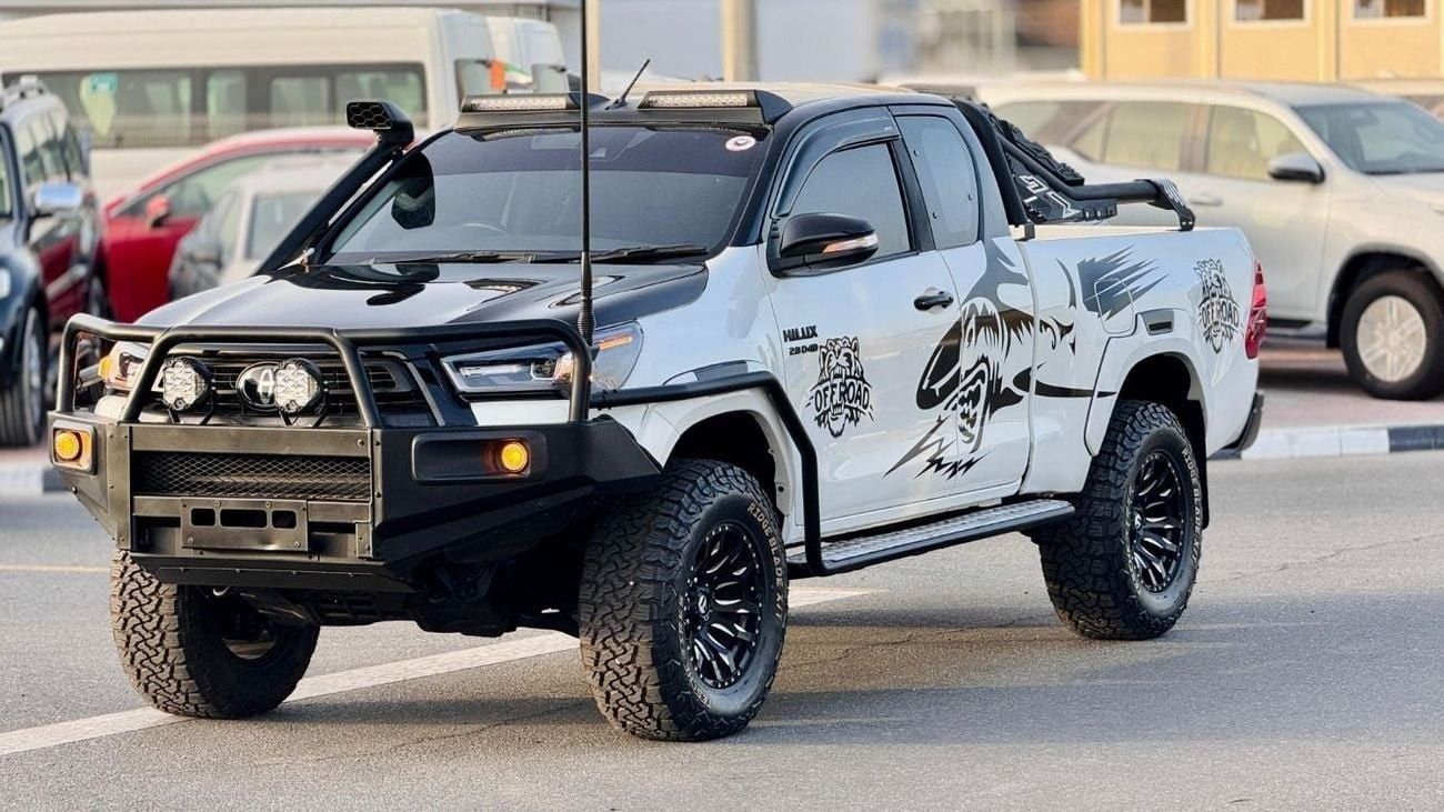 Toyota Hilux SMART CAB | PREMIUM BULL BAR WITH LED FOCUSED LIGHTS | 2.8L DIESEL ENGINE | 2023