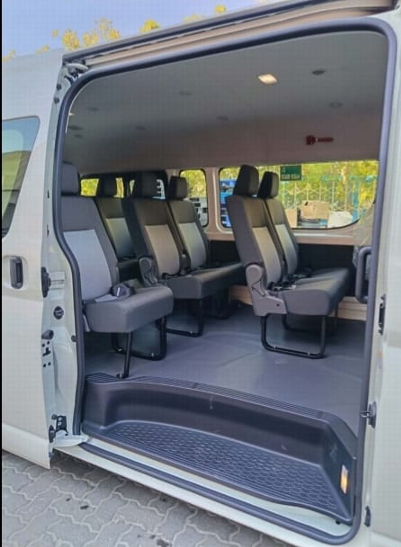 تويوتا هاياس 2.8L DIESEL 13 SEATER MANUAL TRANSMISSION ( FOR RE- EXPORT ONLY )