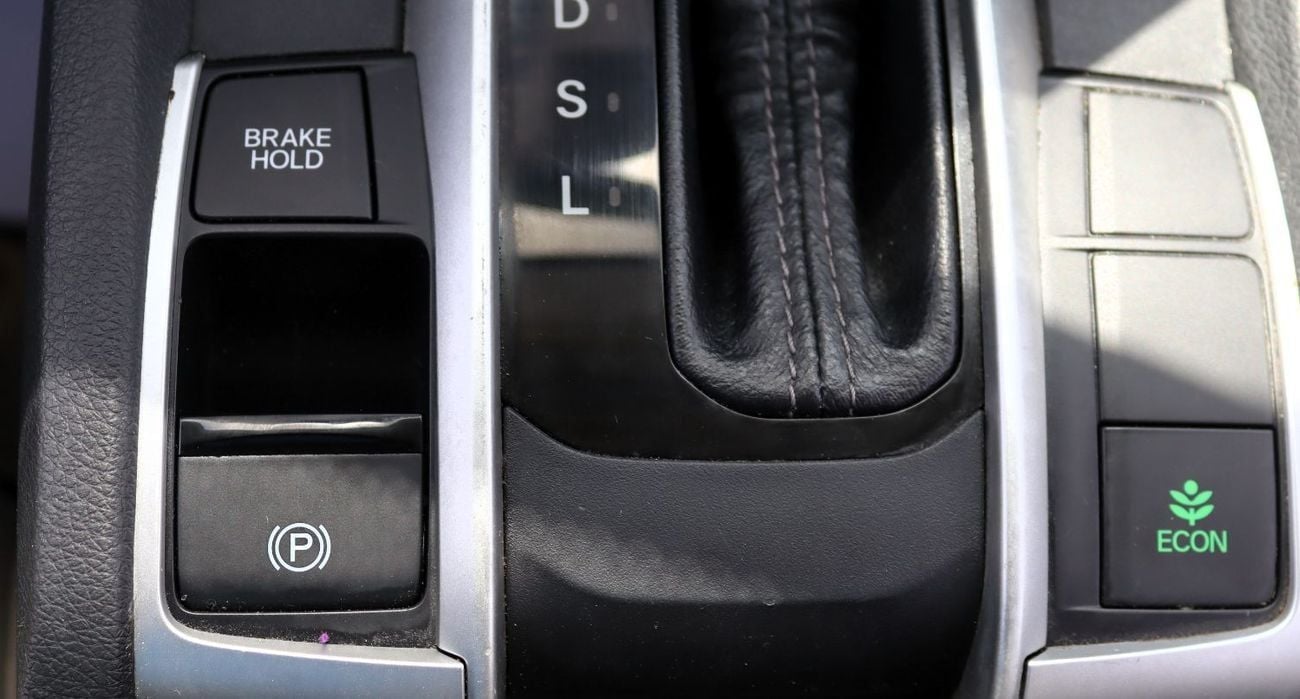 Honda Civic DX 1.6L 2020 Honda Civic GCC , accident-free, with a 1.6L, low mileage, in excellent condition