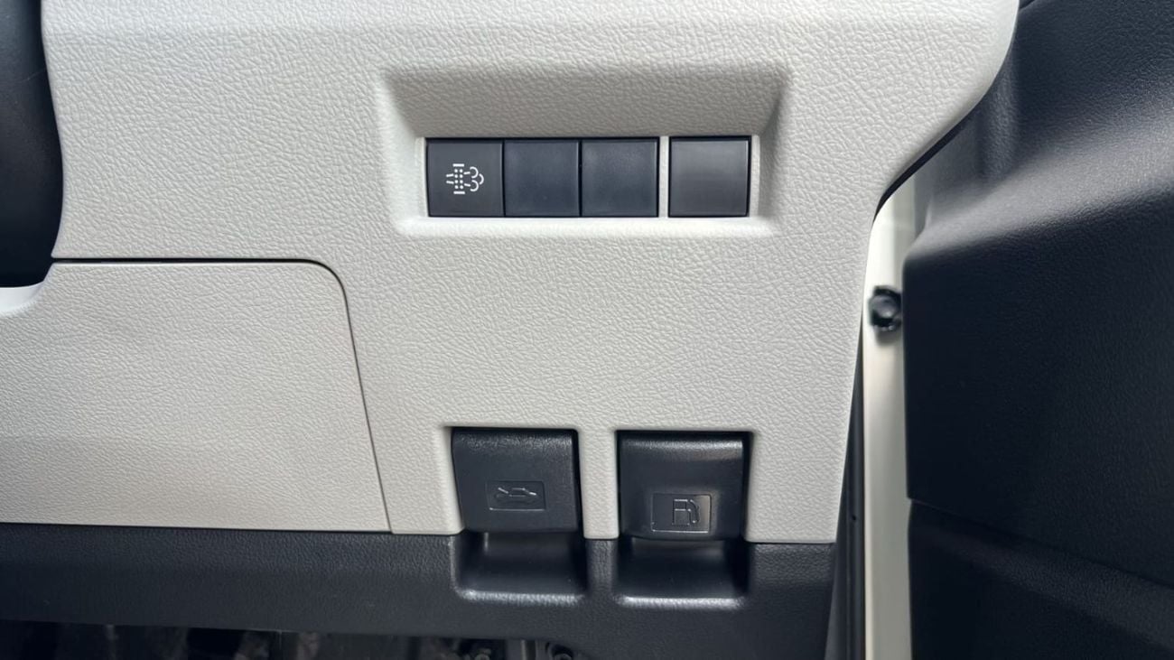 تويوتا هاياس DLS -High Roof Commuter 2.8L M/T