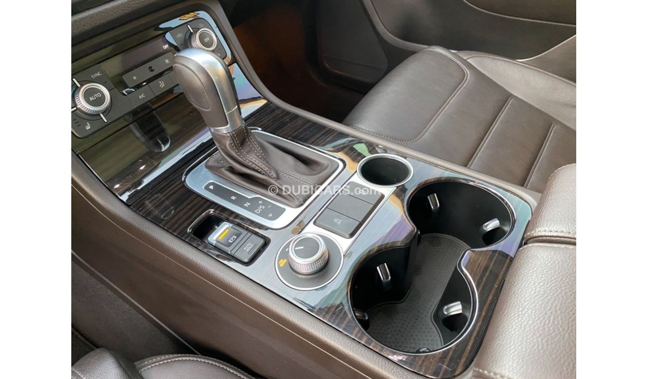 Volkswagen Touareg TOUREQ SEL UNDER WARRANTY FROM AGENCY ORIGINAL PAINT