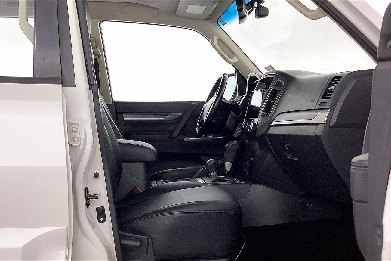 ميتسوبيشي باجيرو GLS Highline | National Day Celebration | شامل الضمان | 0 ﺪﻔﻋﺓ ﺃﻮﻟﻯ