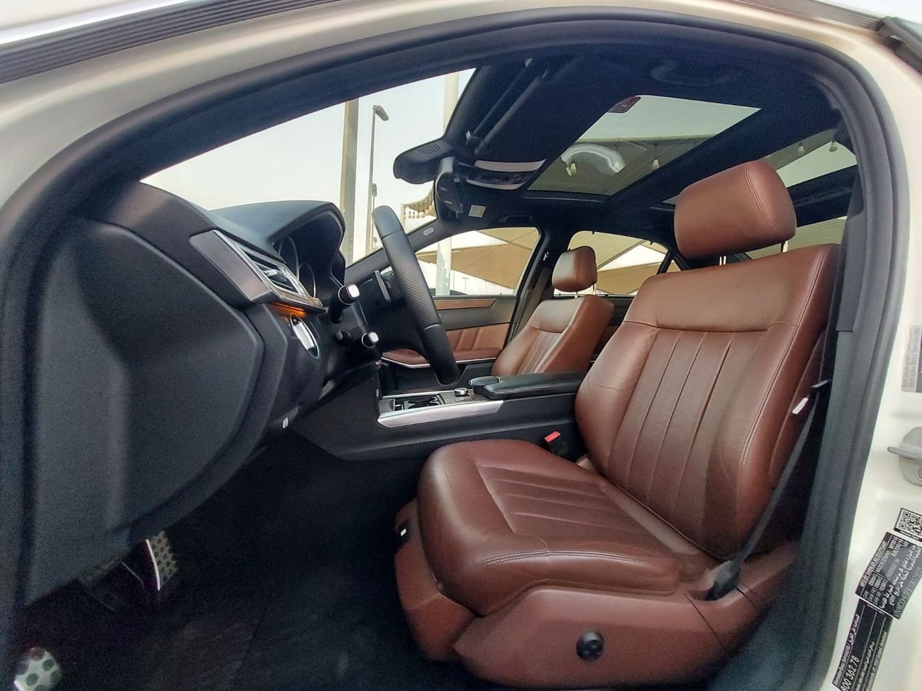 Mercedes-Benz E300 Premium + 2.0L