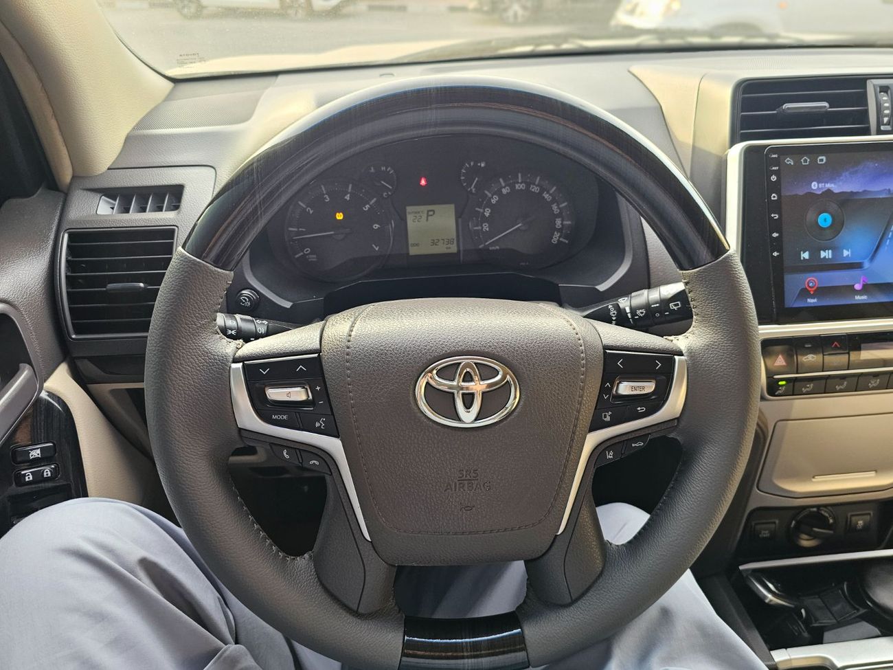 Toyota Prado TX-L Top 2.7L LHD-4WD-Automatic-Petrol-GCC specs-6 Cylinders-7Seats-5 Doors