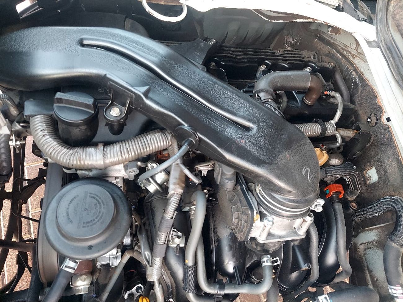 Toyota Hiace 2.7L PETROL HIGHROOF 13 SEATER MANUAL TRANSMISSION