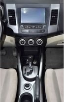 ميتسوبيشي آوتلاندر EXCELLENT DEAL for our Mitsubishi Outlander 4WD ( 2009 Model ) in Black Color GCC Specs