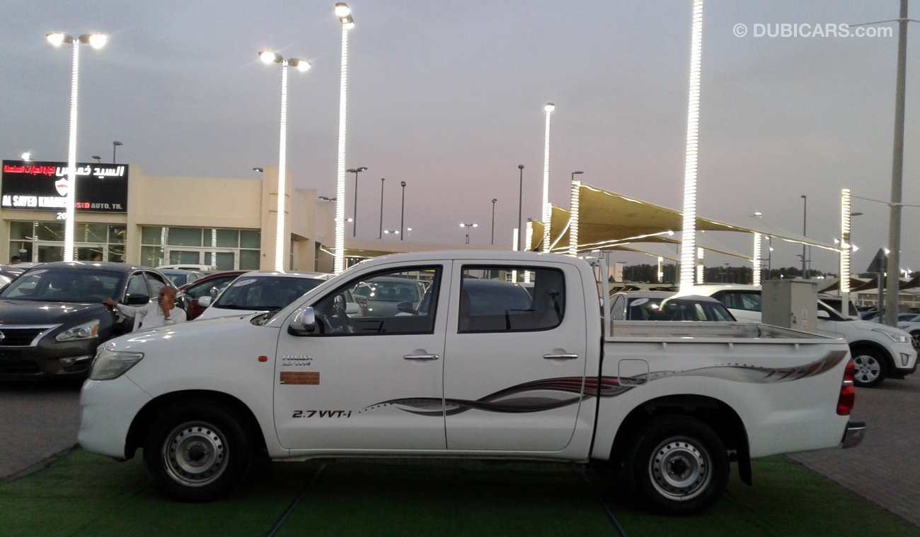 Toyota Hilux TOYOTA HILUX WHITE KHALIGE PERFECT