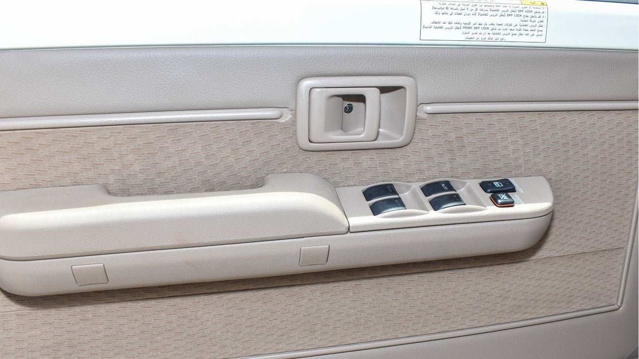 تويوتا لاند كروزر بيك آب 4.0L V6 Auto Transmission