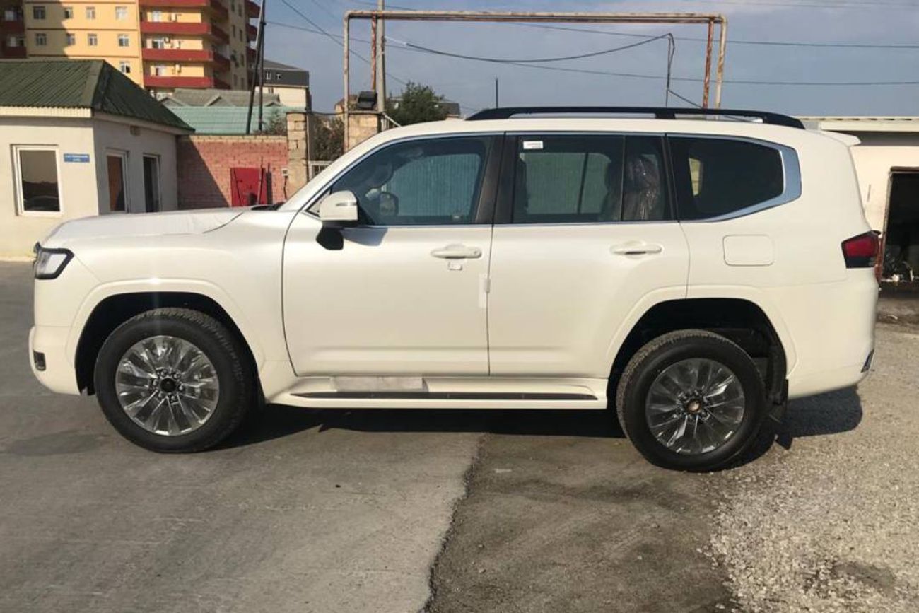 تويوتا لاند كروزر ZX 3.5L PET A/T Floor 23YM - 7 SEATERS - EURO - WHT_RED (EXPORT OFFER)