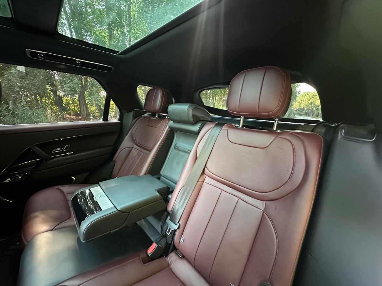 Land Rover Range Rover Sport Dynamic SE P360 | 2025 | GCC Specs | 3.0L V6 355 HP | Full Option | 3000 KM | Like New