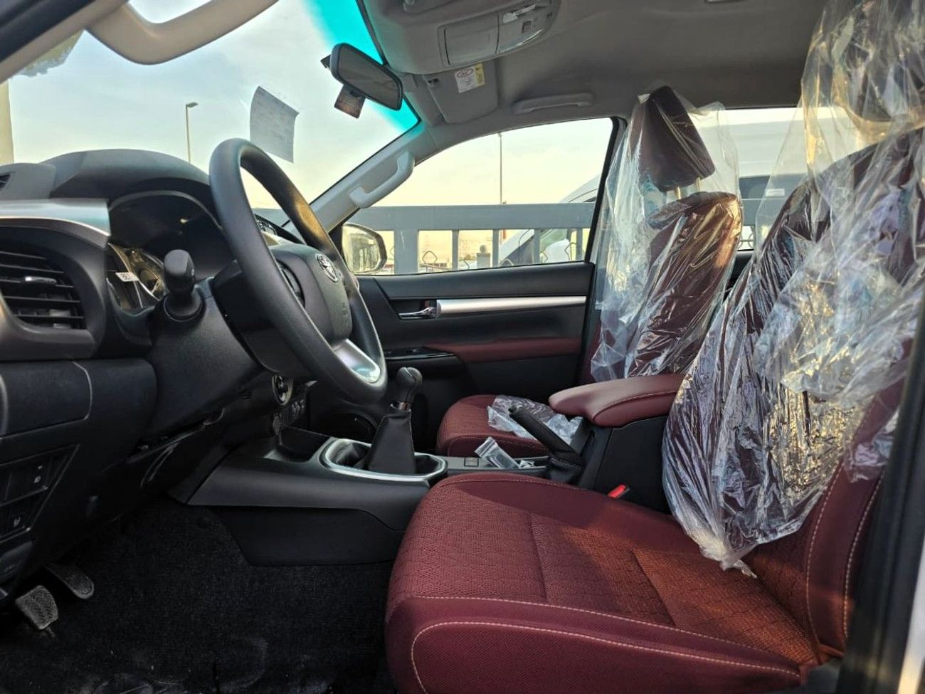 Toyota Hilux S GLX 2.4L AWD M/T Toyota Hilux S GLX 2.7L AWD M/T White Color 2025