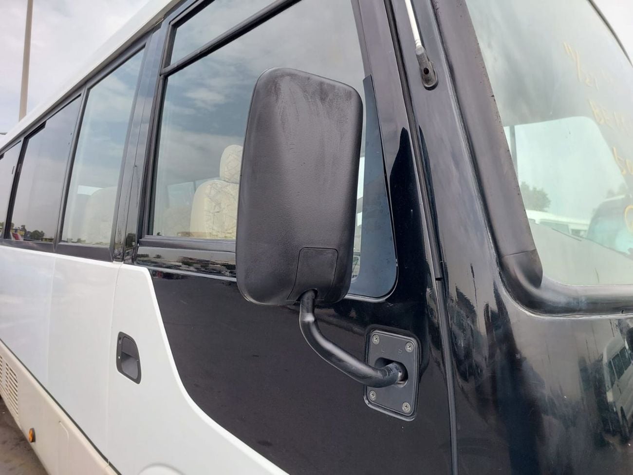 ميتسوبيشي روزا (RAMADAN OFFER) MITSUBISHI ROSA BUS RHD 2007 MODEL 4.9 L DIESEL AUTOMATIC(PM00332)