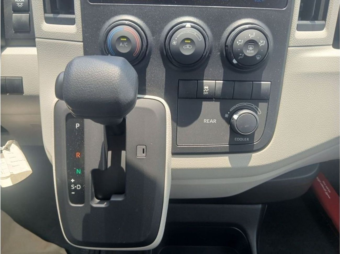 تويوتا هاياس ECT0003 - Toyota Hiace High Roof Passenger Van - 3.5L Petrol Auto White (Std)