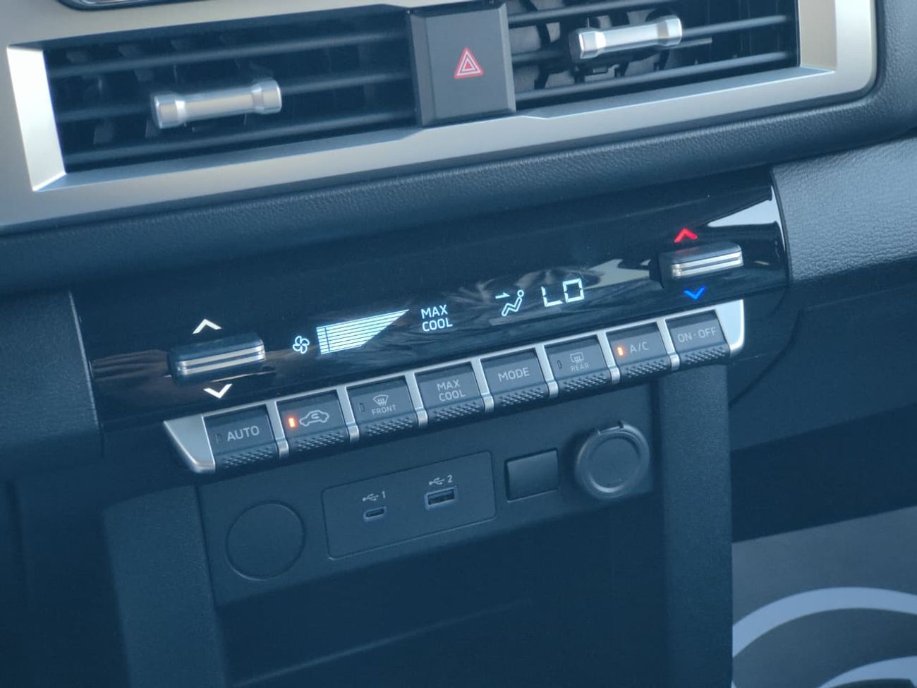 Mitsubishi L200 MITSUBISHI L200 PETROL GLX 2.4L 2025