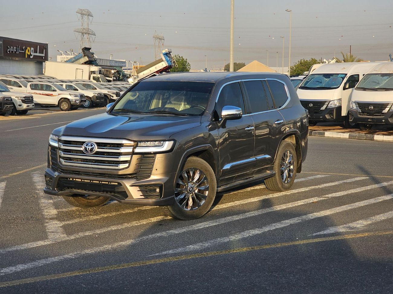 تويوتا لاند كروزر GXR 4.5L 1VD-FTV V8 Diesel Engine facelifted to 2025 model Automatic Gear 4WD 7 seater 5 Door