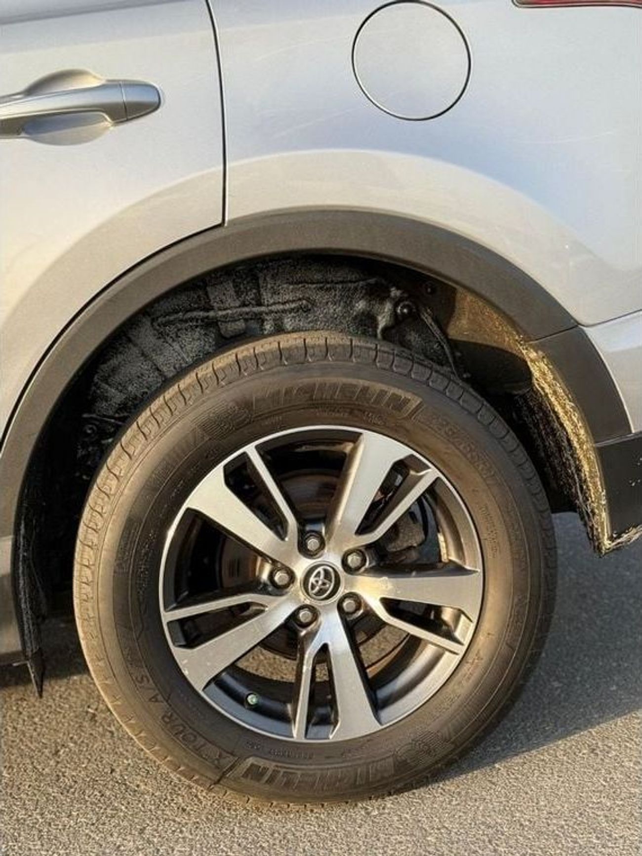 تويوتا راف ٤ XLE sunroof, leather seats  Full Option