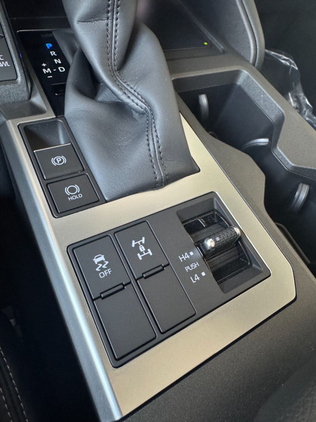 تويوتا برادو 2.4 TURBO LUXURY PANORAMA FULL **EXPORT ONLY**التصدير فقط خارج الخليج**