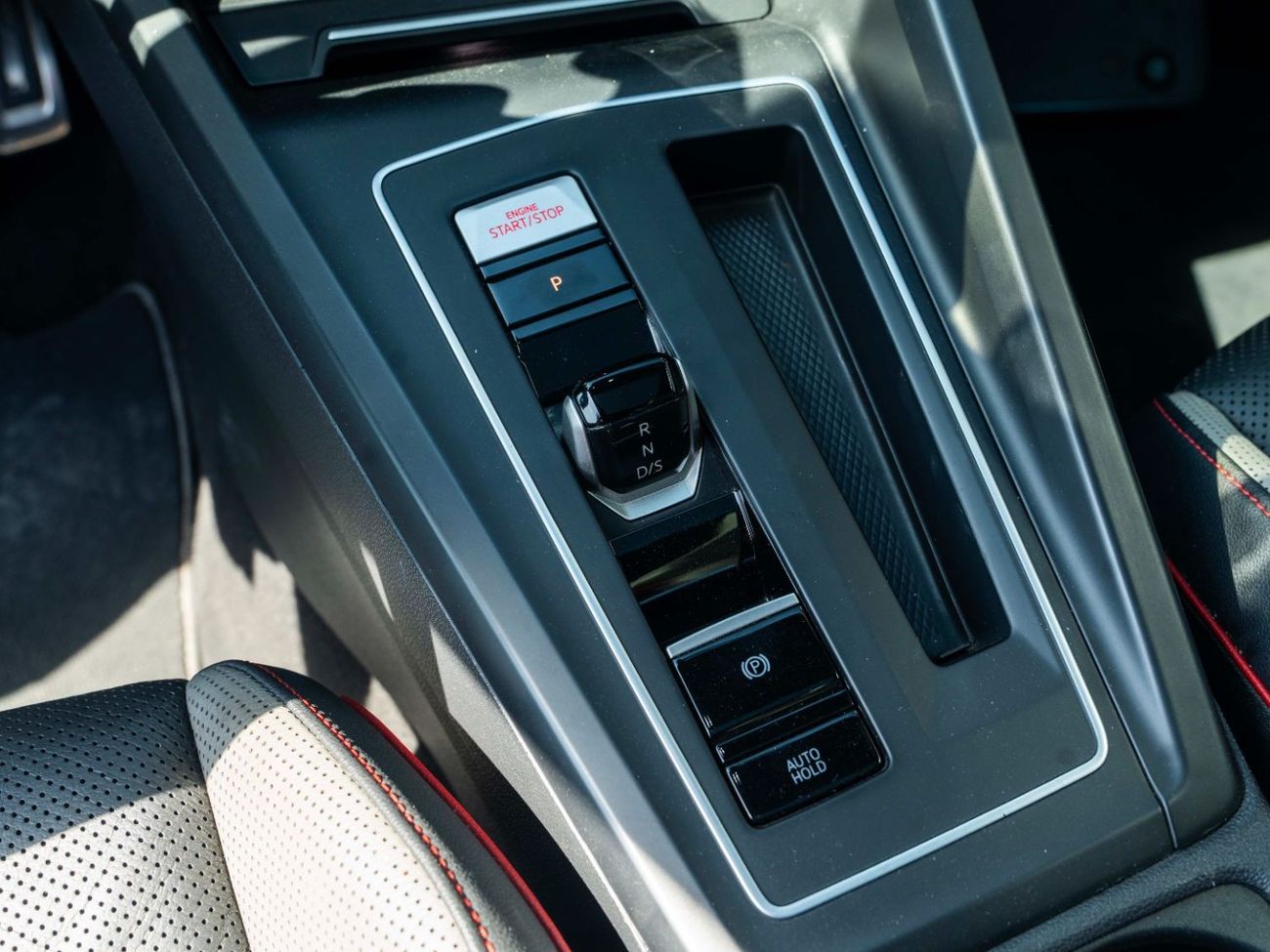 Volkswagen Golf GTI AED 1,808 PM • GTI P2 FULL • LOW KM • OFFICIAL VOLKSWAGEN WARRANTY UNTIL 2026 • STUNNING COLOUR