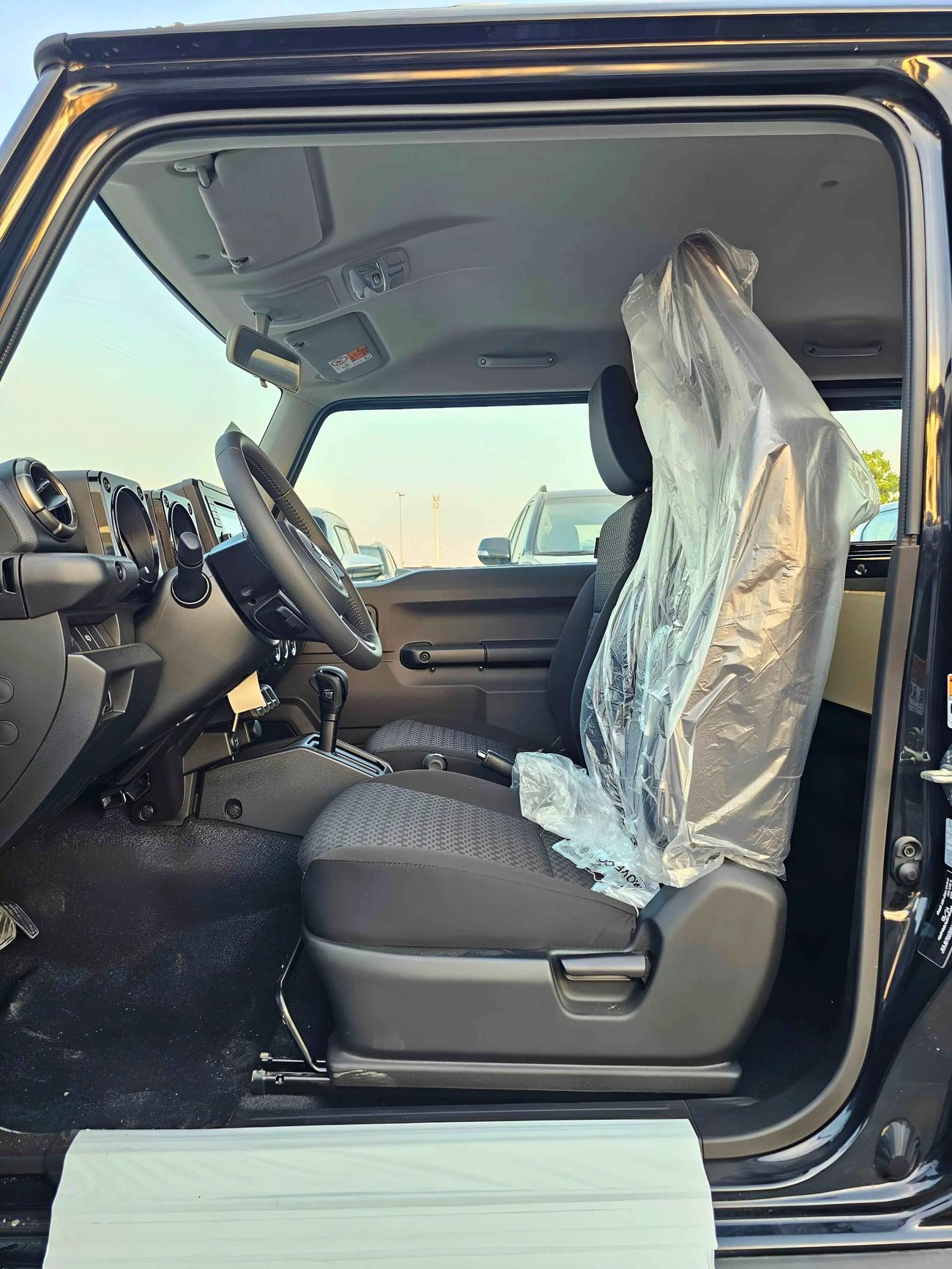 Suzuki Jimny GLX / A/T / 1.5L V4 PETROL / 3 DOOR / ALL GRIP OFF ROAD / 4WD (CODE # GLX)