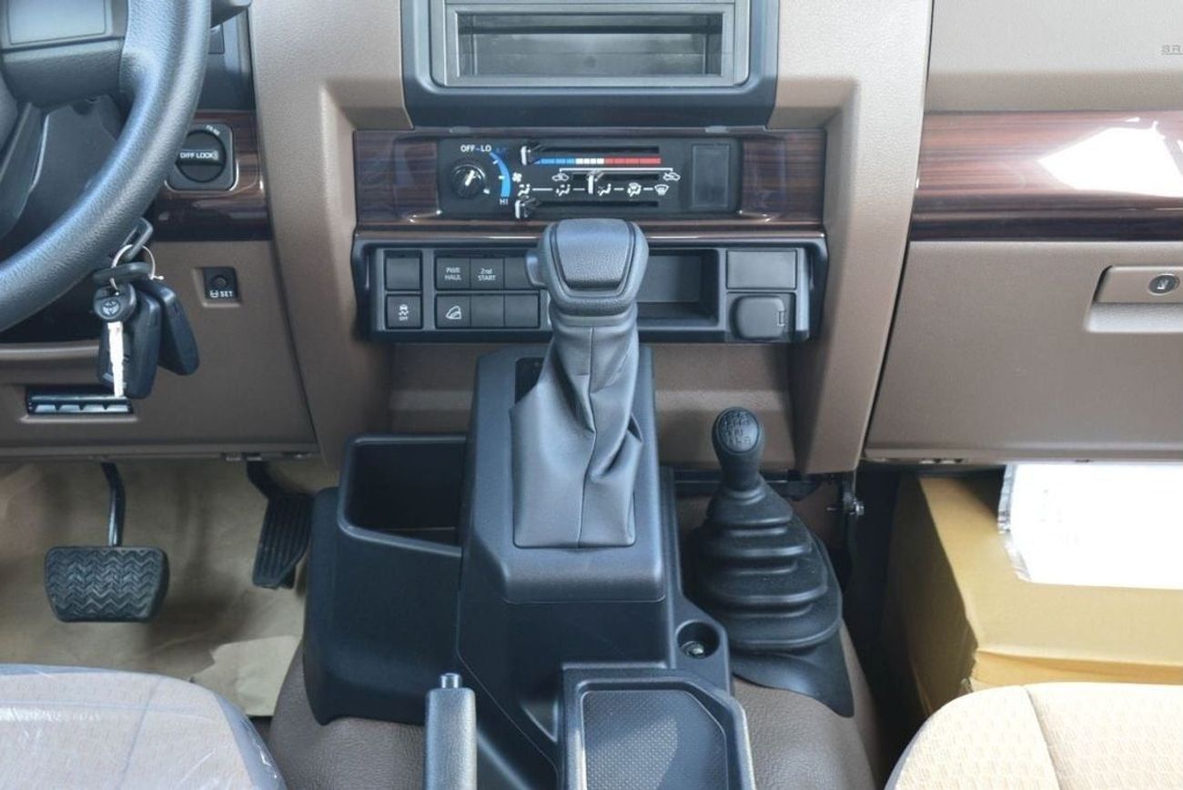 تويوتا لاند كروزر بيك آب TOYOTA LAND CRUISER 79 4.0L AT DC 4WD PICKUP 2025