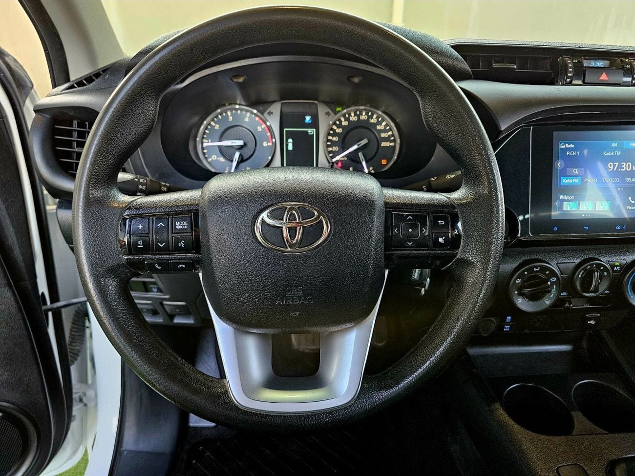 تويوتا هيلوكس SGLX HILUX DIESEL / AUTOMATIC / WIDE BODY/ AUTO WINDOWS / FULL OPTION
