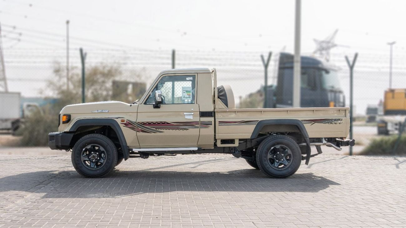 تويوتا لاند كروزر بيك آب LC79 LX 2026 Toyota Land Cruiser LC79 2.8L MT Diesel (Beige-Brown)