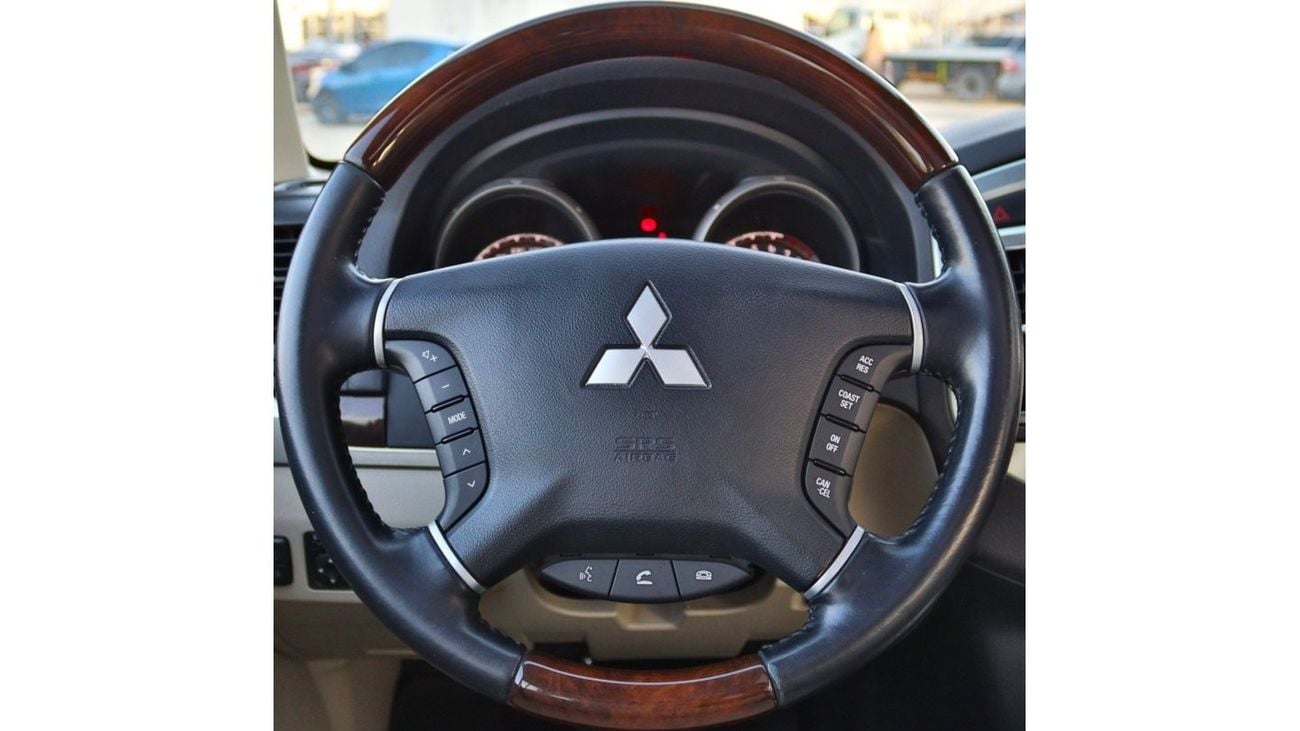 ميتسوبيشي باجيرو 2019 ميتسوبيشي باجيرو جي ال اس هايلاين (V80)، 5dr SUV، 3.8L 6cyl بنزين، أوتوماتيكي، دفع رباعي