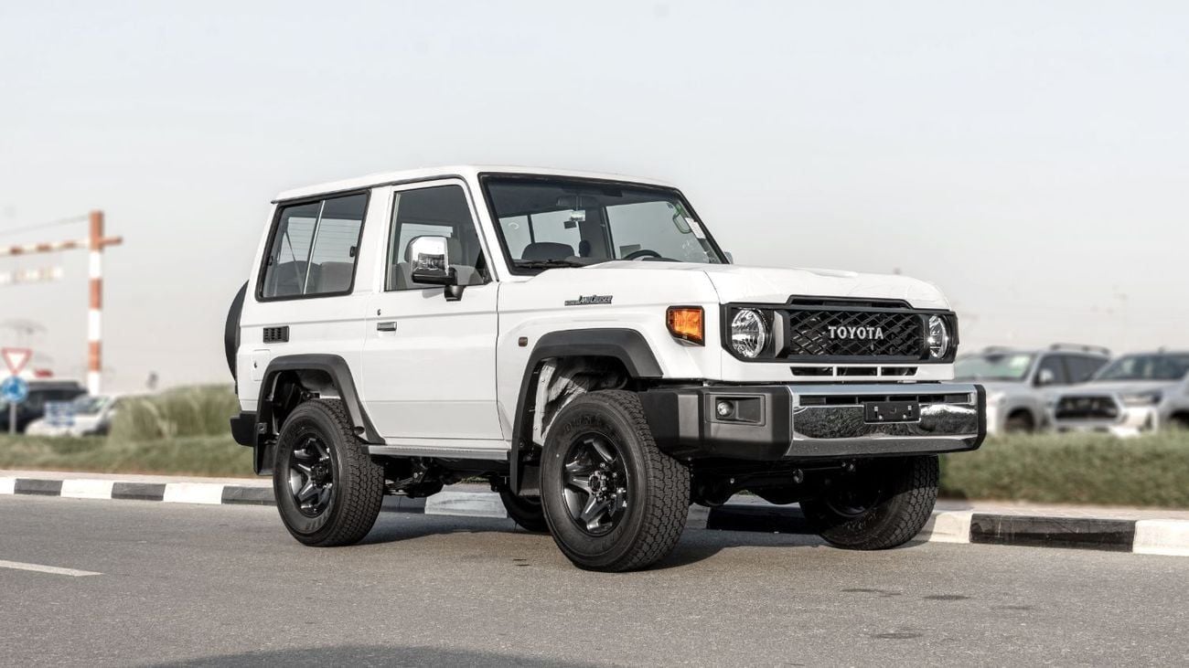 تويوتا لاند كروزر 70 LC76 HT VXR 2025 Toyota Land Cruiser LC71 4.0L AT Petrol (White-Beige) Mid Option