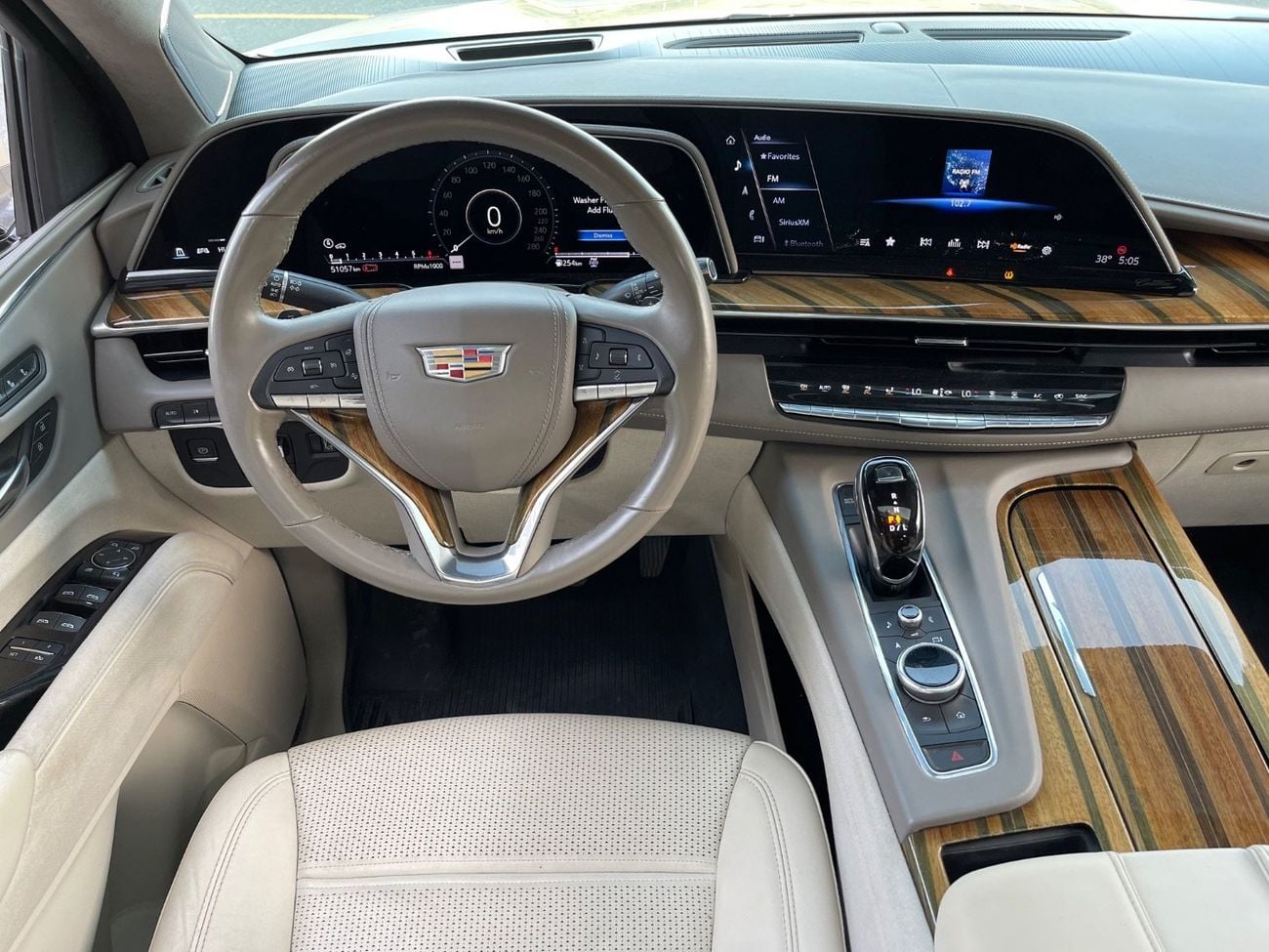 Cadillac Escalade Premium Luxury Platinum 6.2L 4WD MASSAGING SEATS / PREMIUM SOUND SYSTEM / HEAD UP DISPLAY / 360 CAME