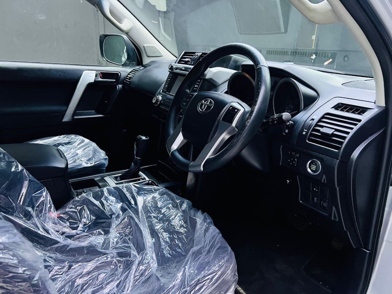 تويوتا برادو diesel 2.8 liter RHD 2016 model automatic only for export available