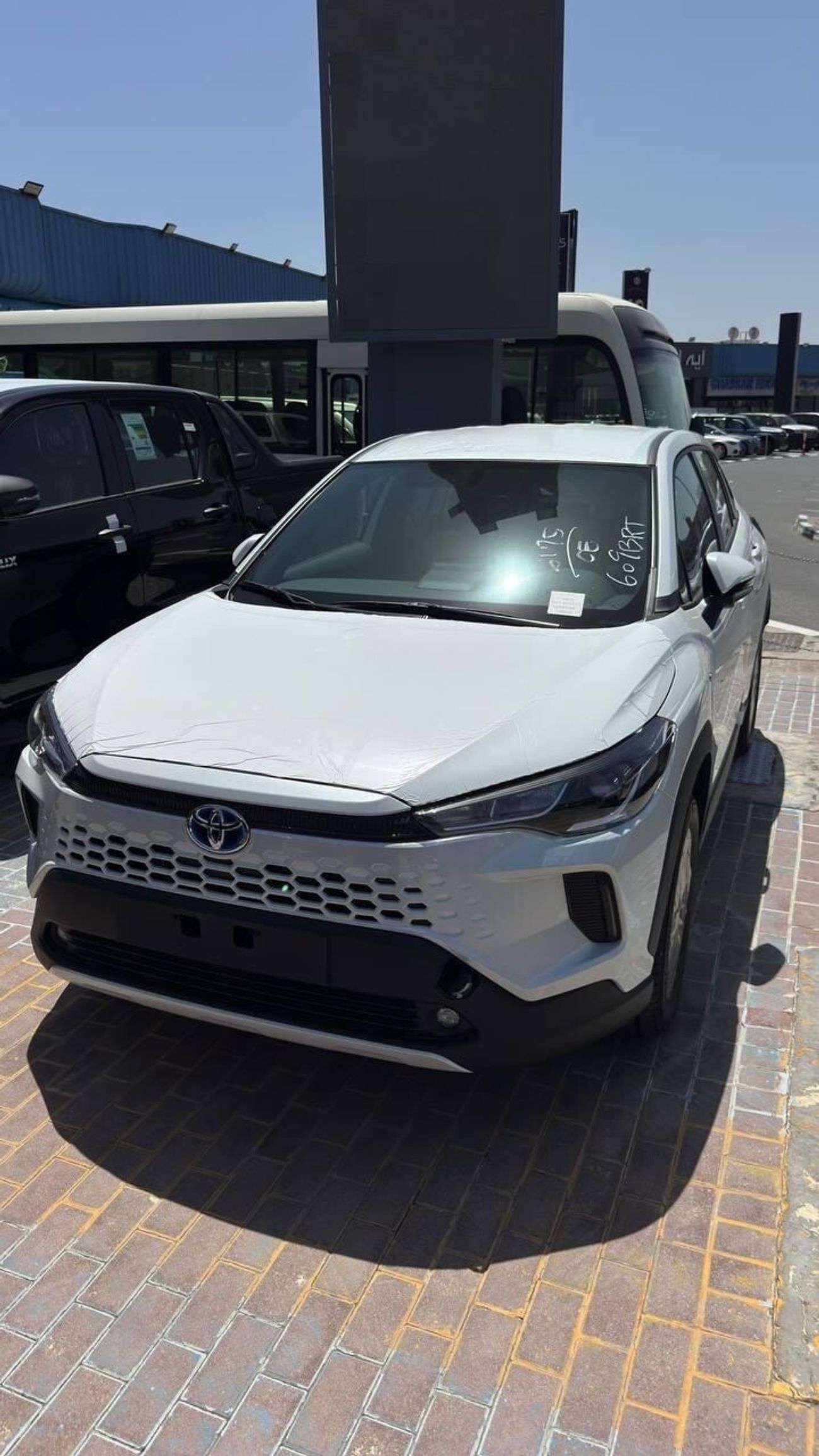 تويوتا كورولا كروس 1,8 L, hybrid, fwd, without sunroof