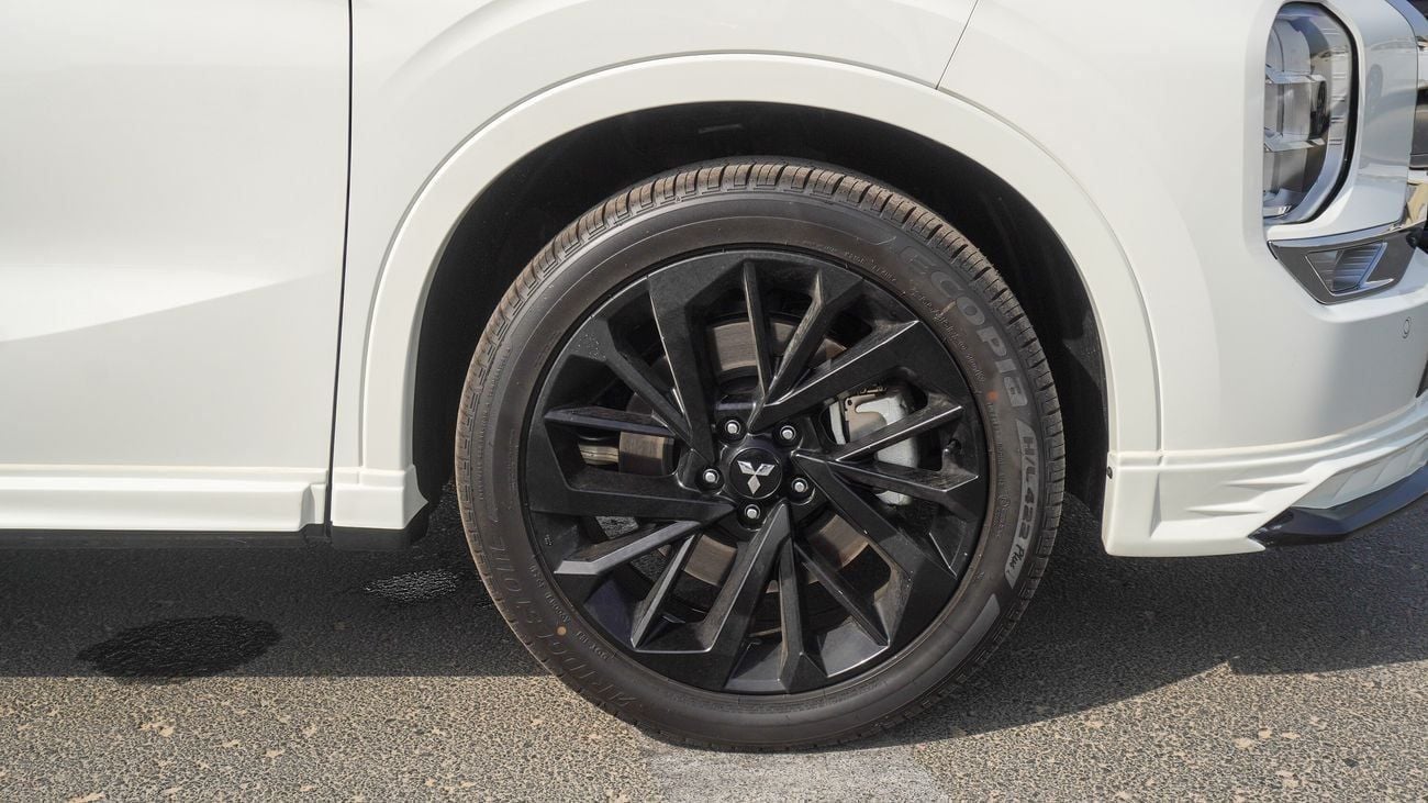 Mitsubishi Outlander Brand New Mitsubishi Outlander HighLine 2025 for Export 2.5L Petrol A/T|White/Black|OUTLANDER-HL-25-