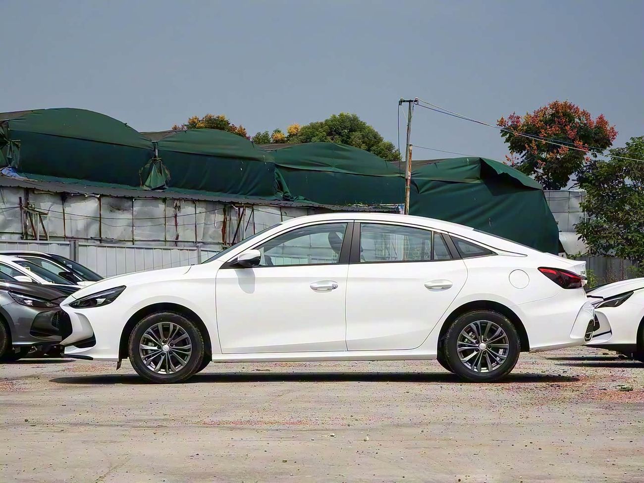 أم جي 5 MG5 2025 180DVVT Global Deluxe Edition - Automatic with Sunroof | Export price