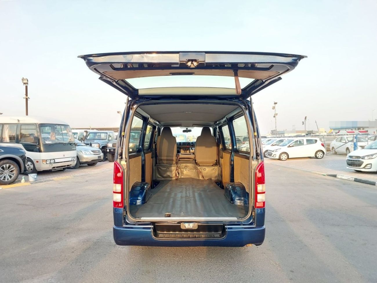 Toyota Hiace TOYOTA HIACE VAN RHD 2019 MODEL 2.8 L DIESEL AUTOMATIC(PM07814)