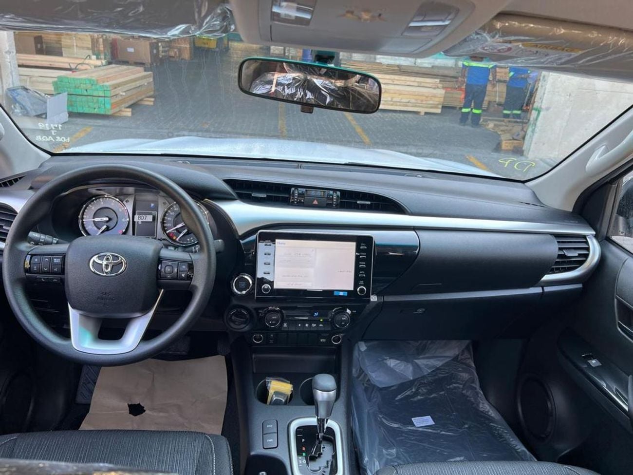 Toyota Hilux SR5 (NON GCC) Hilux 2.4 diesel Full option  Push start GCC