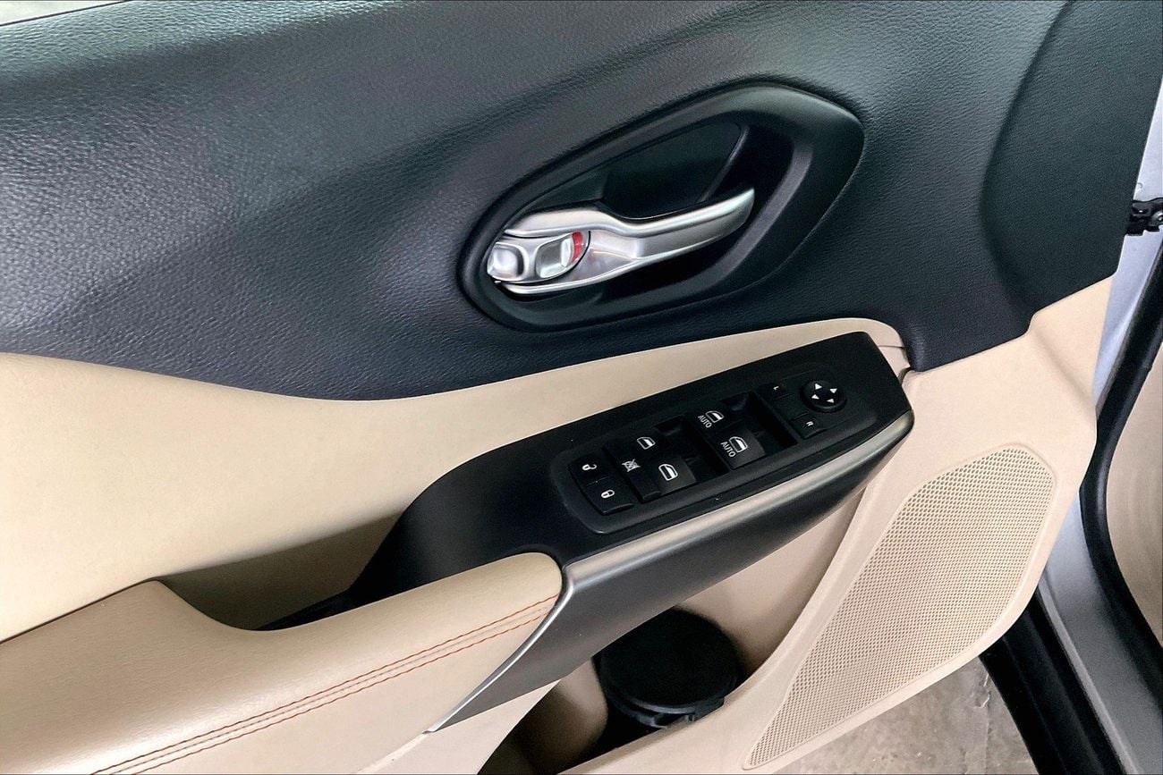 جيب شيروكي 3.2 V6 SPORT FWD AUTO | شامل الضمان | 0 ﺪﻔﻋﺓ ﺃﻮﻟﻯ