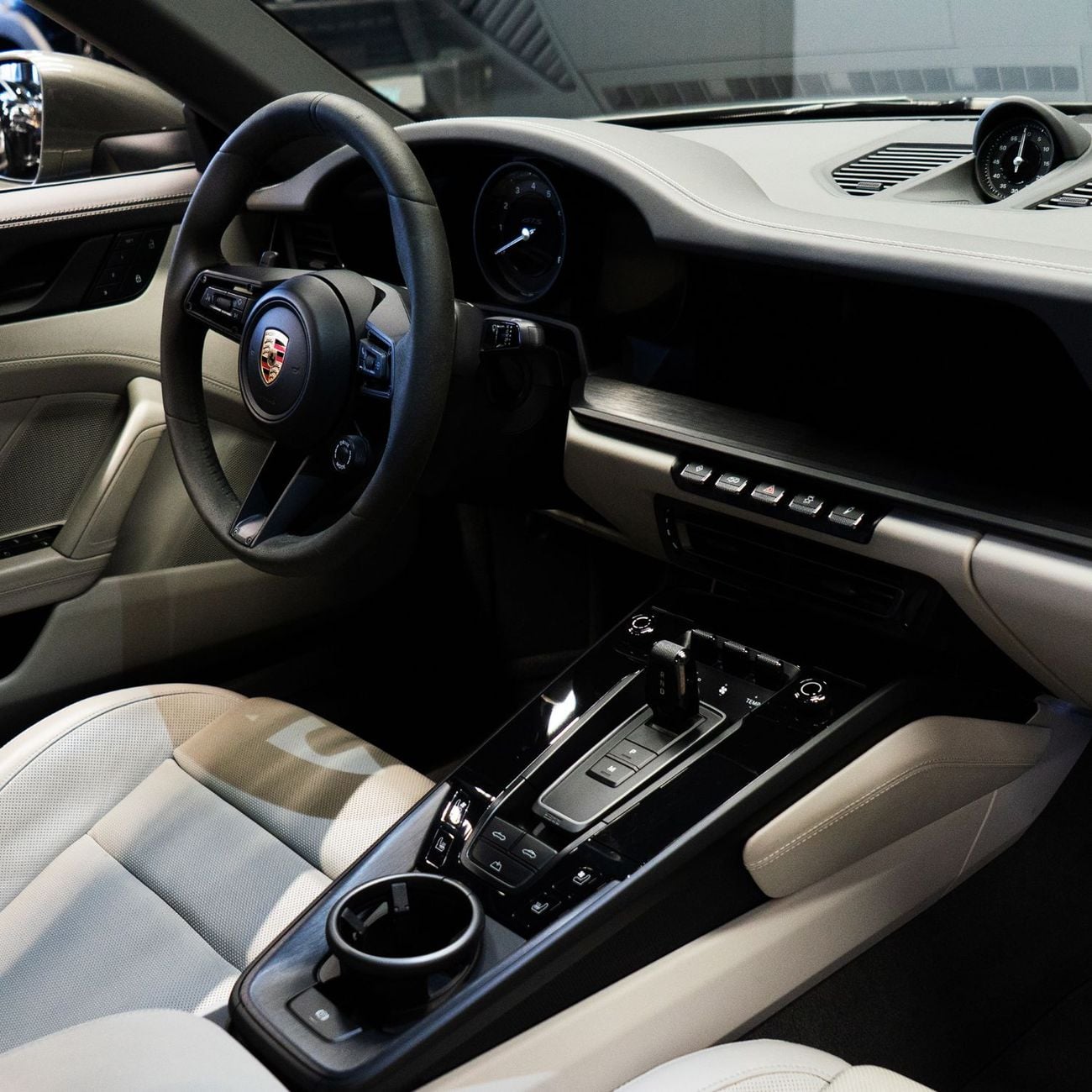 بورش 911 Carrera GTS 3.0L (475 HP) Convertible AED 11,499 pm • 0% Downpayment • Porsche 911 Carrera GTS • Age