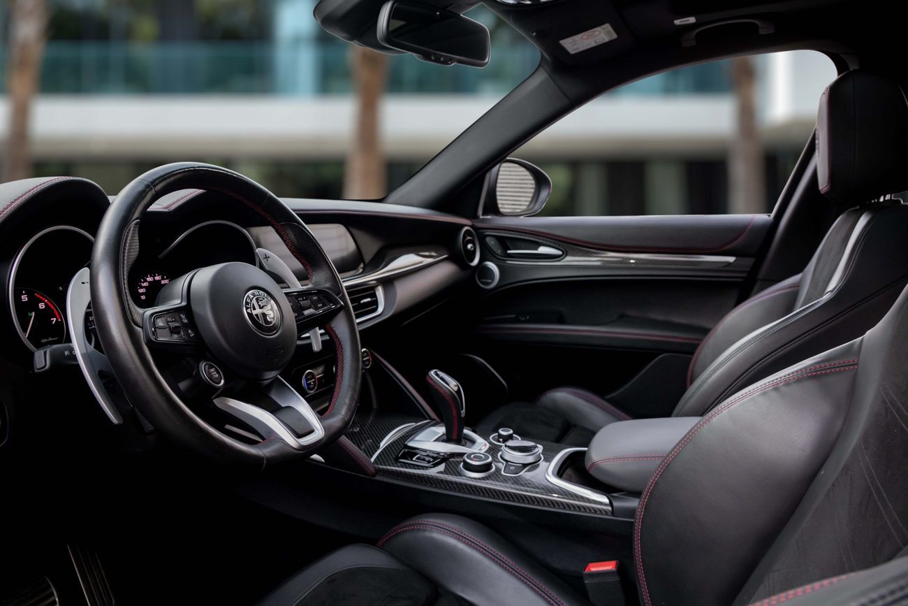 Alfa Romeo Stelvio Stelvio Estrema | 2,625 P.M | 0% Downpayment | ALFA WARRANTY AND SERVICE CONTACT!