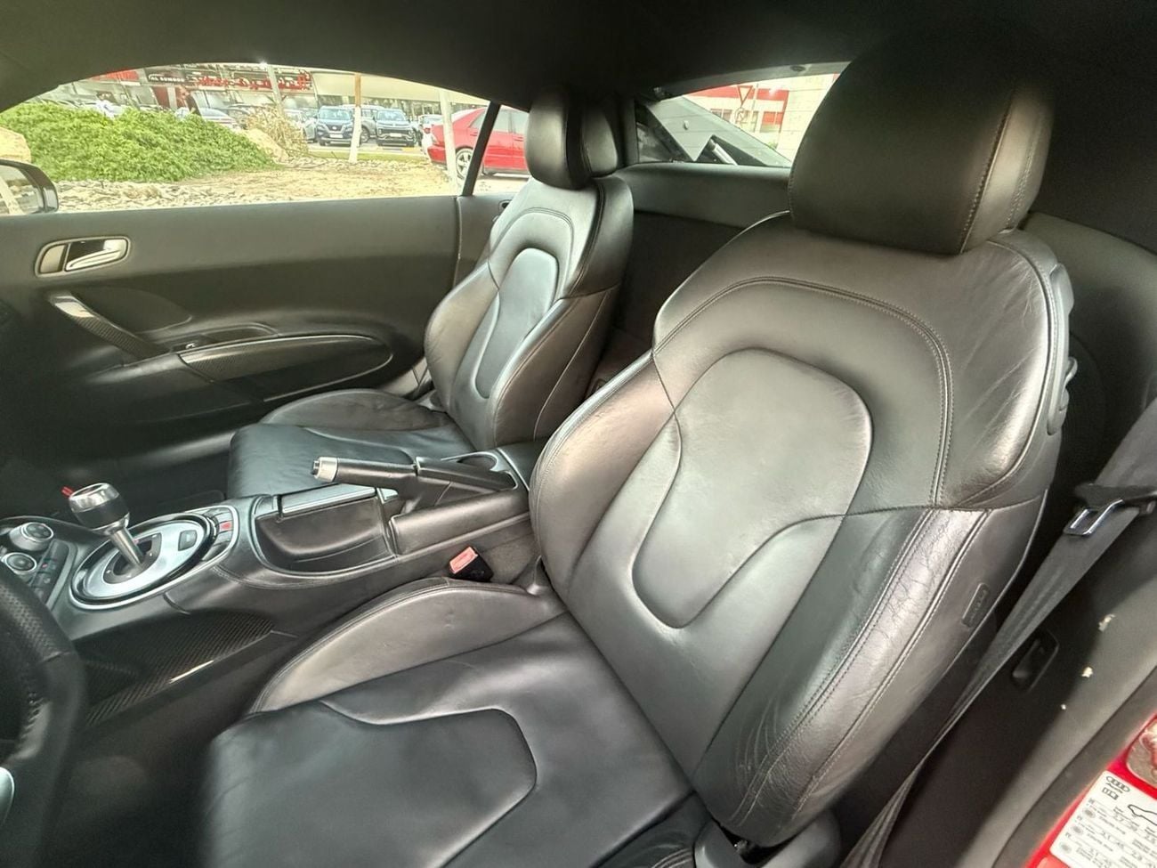 أودي R8 FSI Audi R8 V8 FSI 2015 GCC Specs - Pristine Condition Full Service History in perfect condition