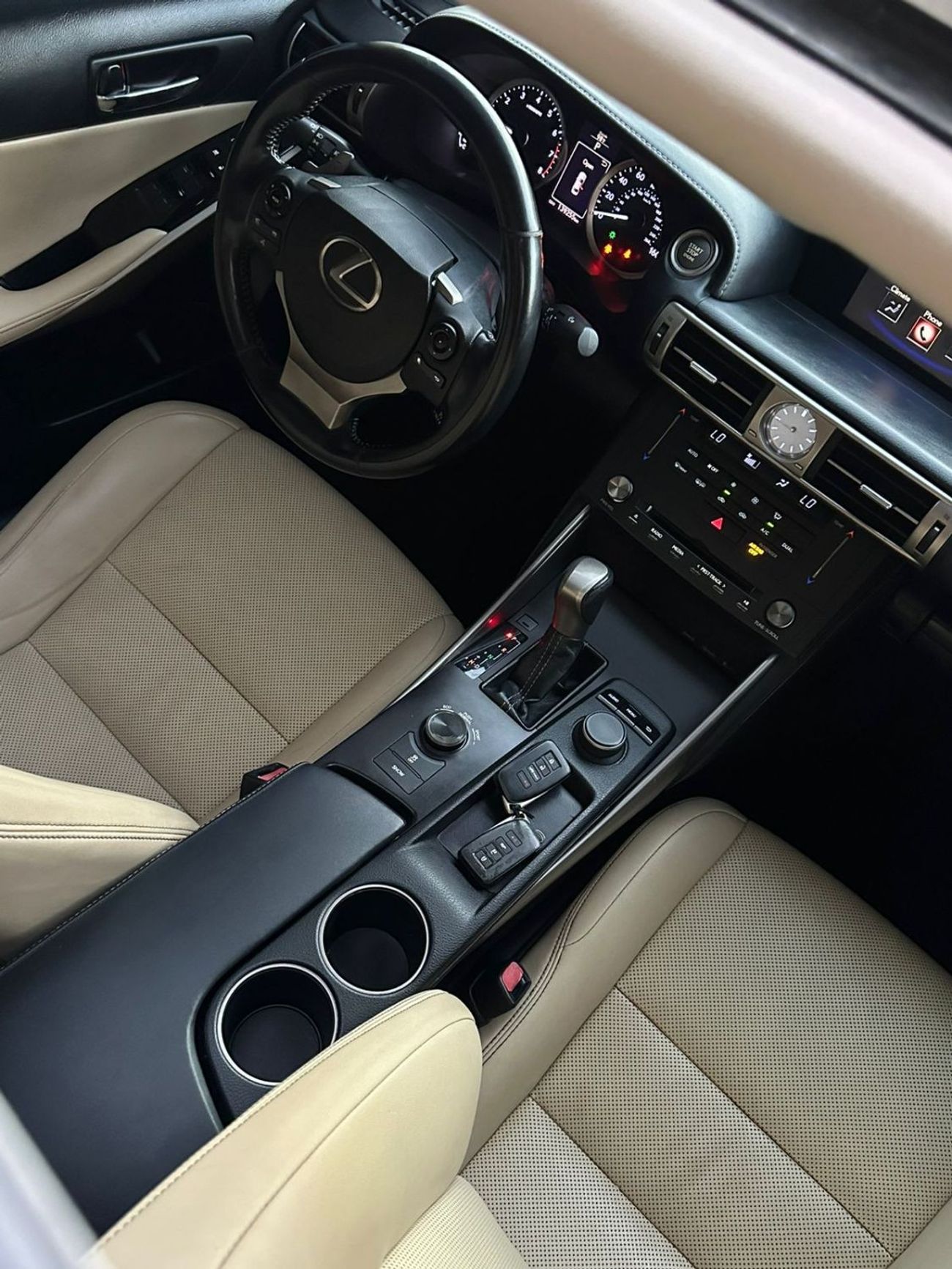 Lexus IS250 F Sport LEXUS IS F 250  PRICE: 41,000 DIRHAMS  MILEAGE : 139,000 km  American specifications  6 cyli